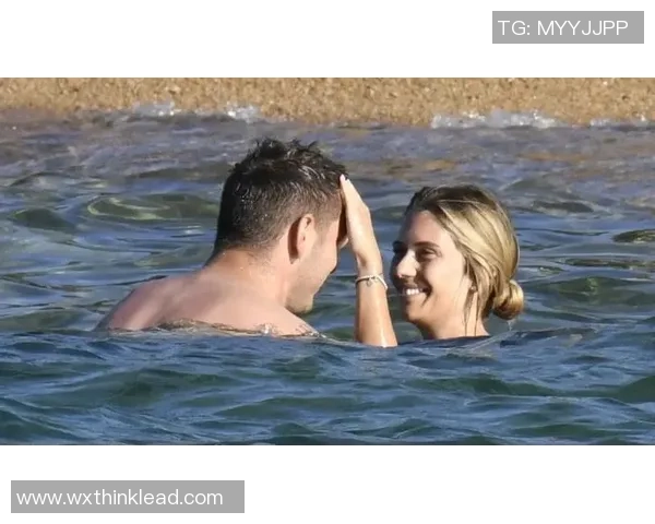 足球巨星与超模携手共赴奢华晚宴揭秘背后浪漫爱情故事